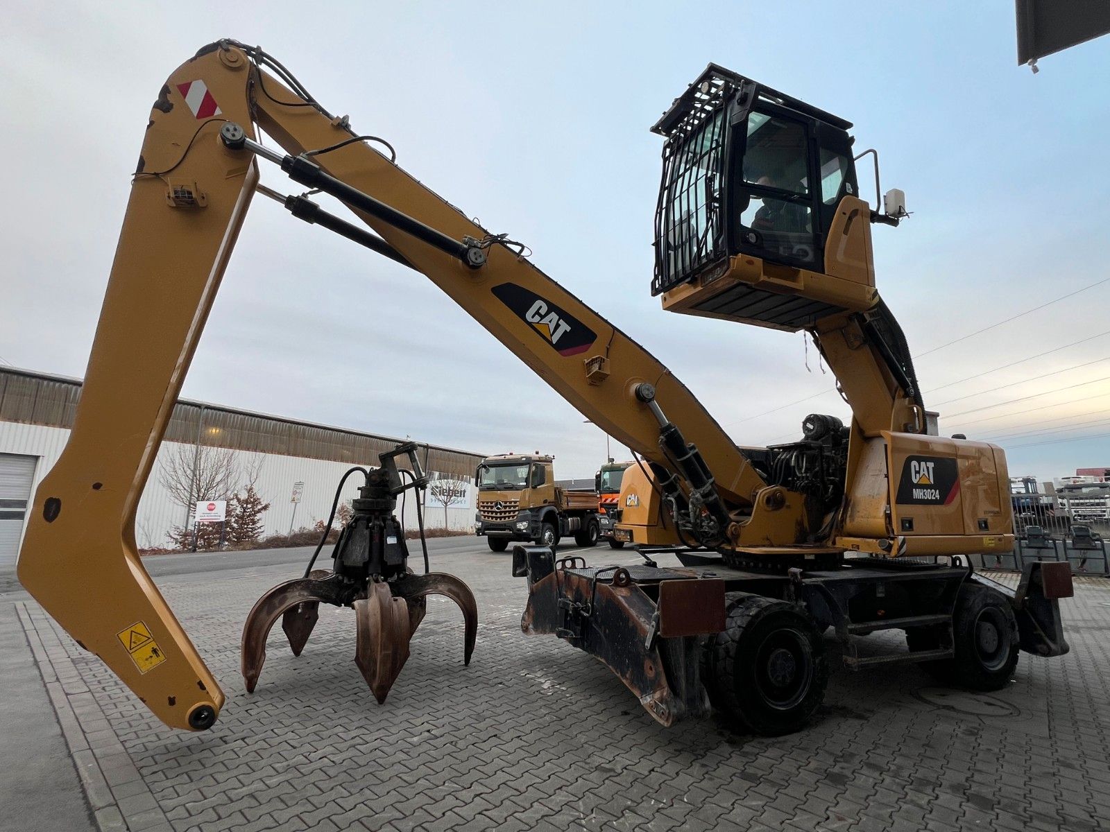 Fahrzeugabbildung CAT MH3024 / MH 3024 / Greifer / 2018 / 10.735h