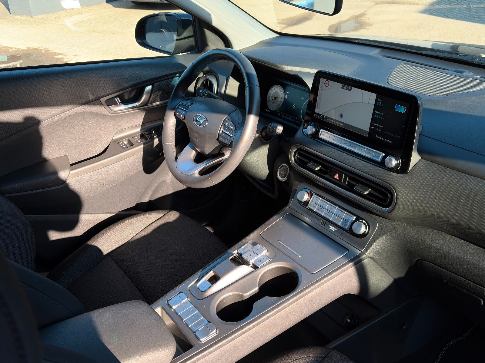 Fahrzeugabbildung Hyundai KONA E 30+ Edition SHZ LHZ LFA LKA CarPlay NAVI