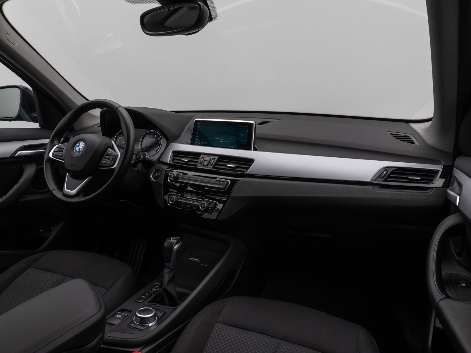 Fahrzeugabbildung BMW X1 xD25e Parkassist DAB Lordos Geschwindigkeitsr