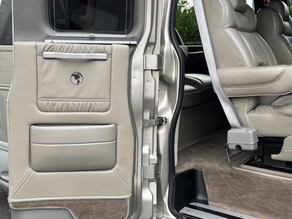 Fahrzeugabbildung Chevrolet Express Chevy Van Expl. V8 Camper Aufstelldach