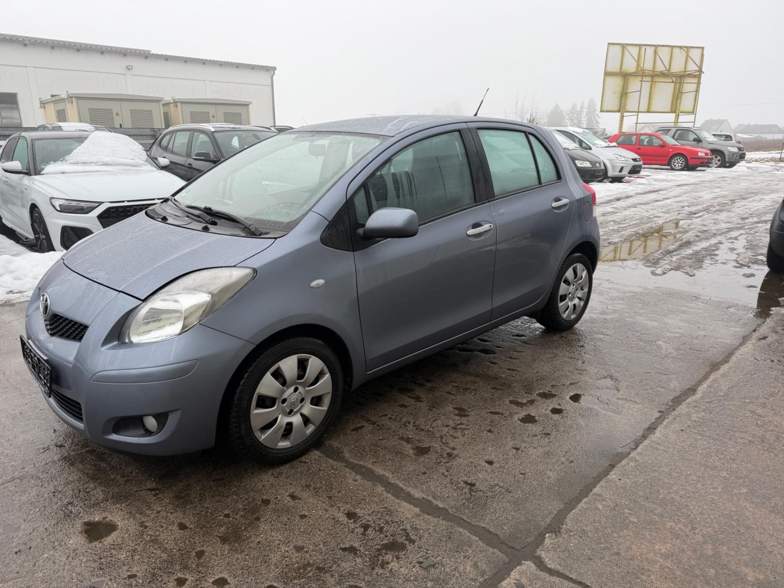 Toyota Yaris Cool  1,3 Ltr. - 74 kW,,Tüv  Neu