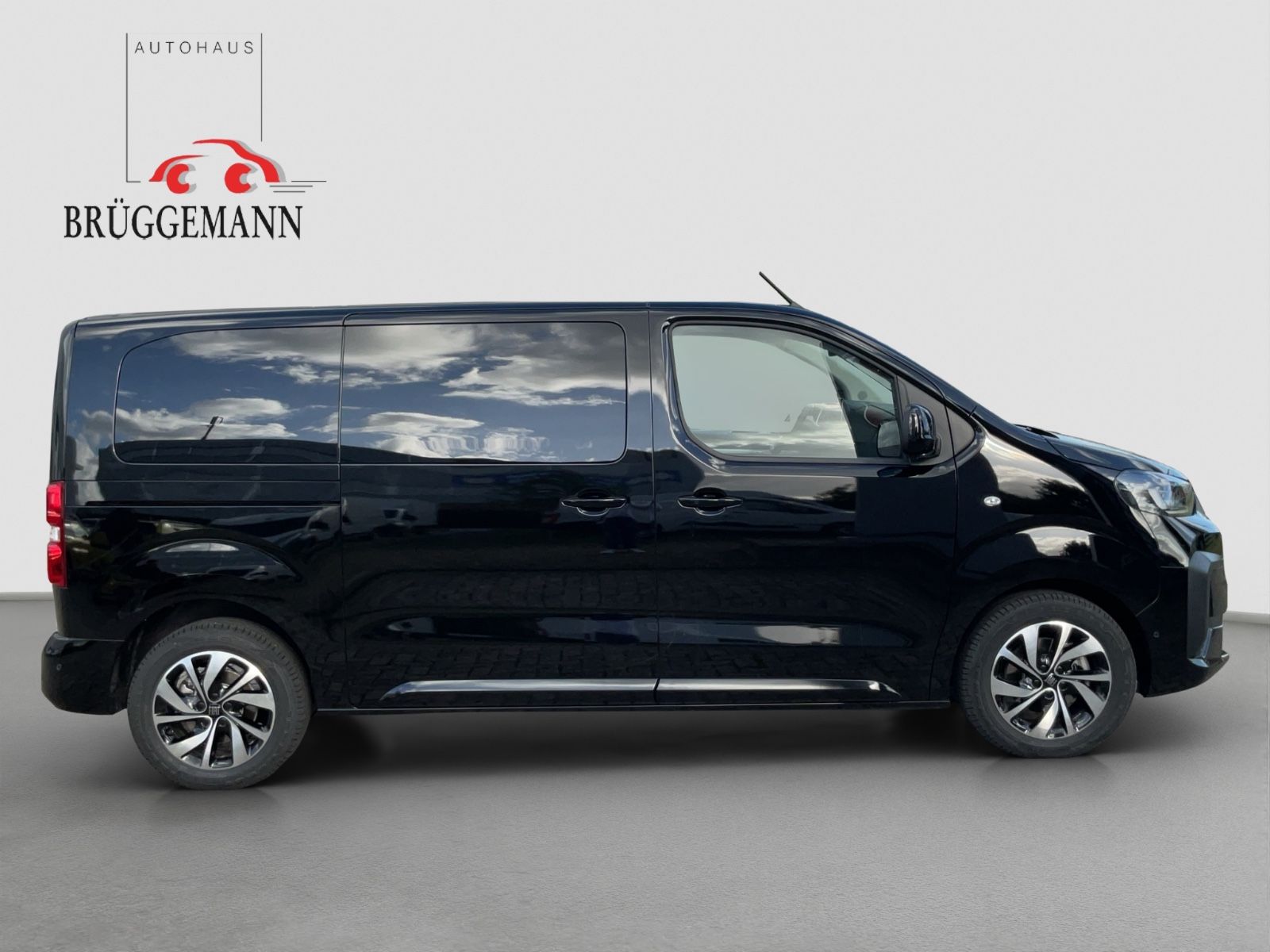 Fahrzeugabbildung Peugeot Ulysse L2 2.0  180 PS AT8 LEDER  **TOP**