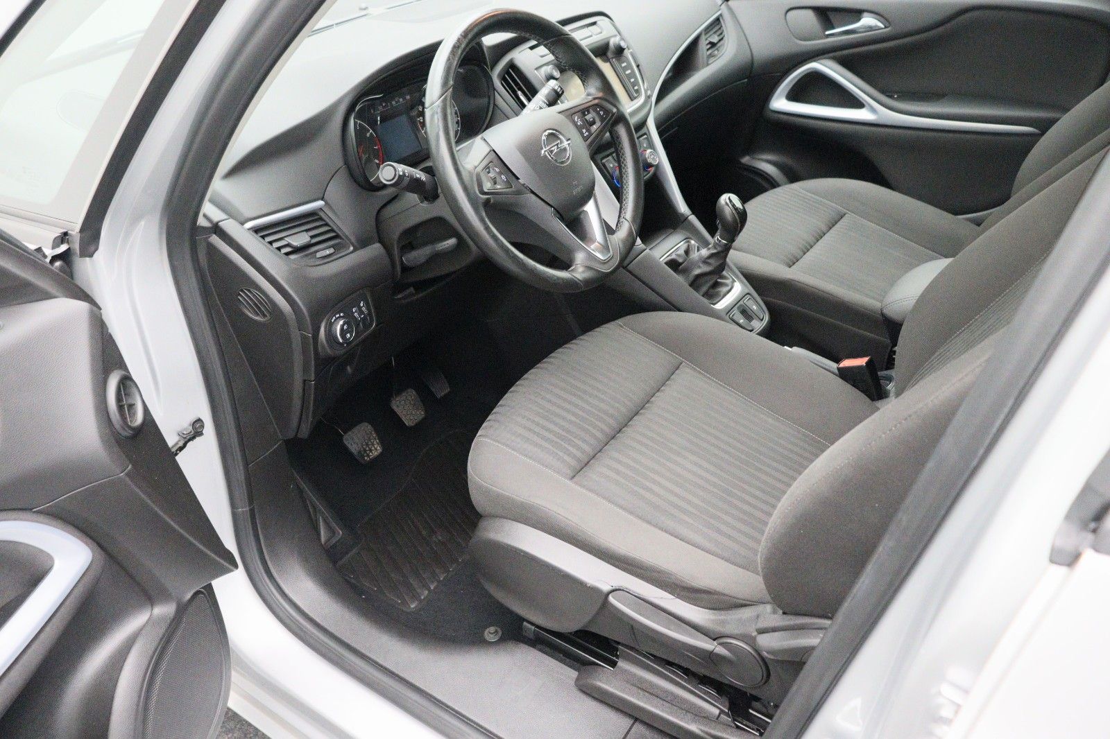 Fahrzeugabbildung Opel Zafira C 1.4 Tourer Active NAVI SHZ 7-Sitzer