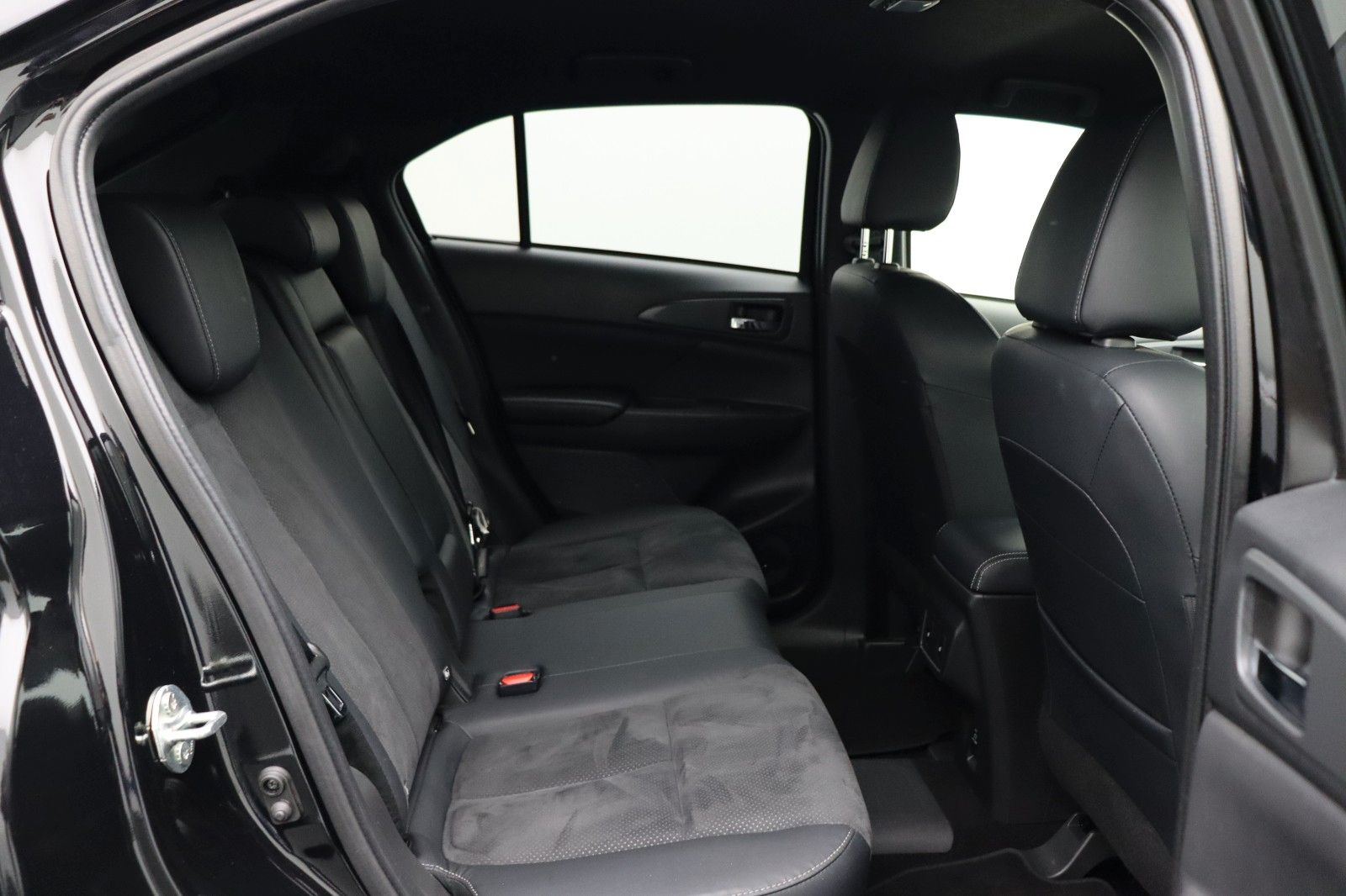 Fahrzeugabbildung Mitsubishi Eclipse Cross 2.4 Plus Select Black Hybrid 4WD