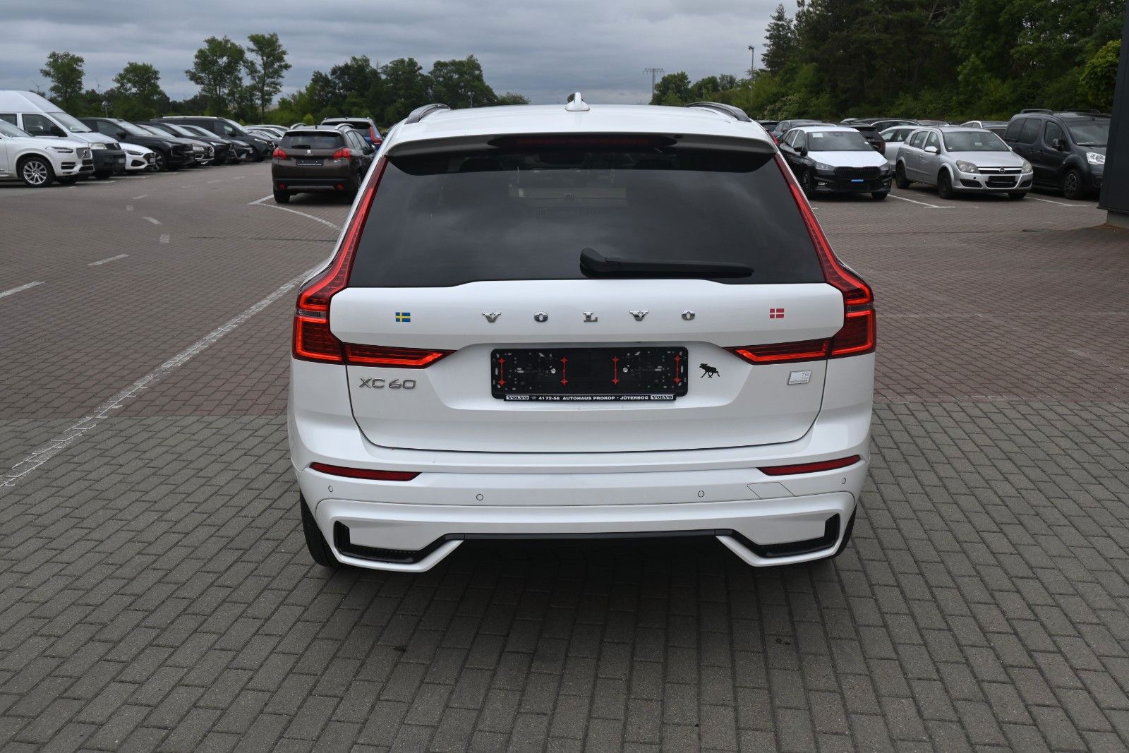 Fahrzeugabbildung Volvo XC60 T8 PHEV Ultimate Dark*LUFT*360°*ACC*AHK*