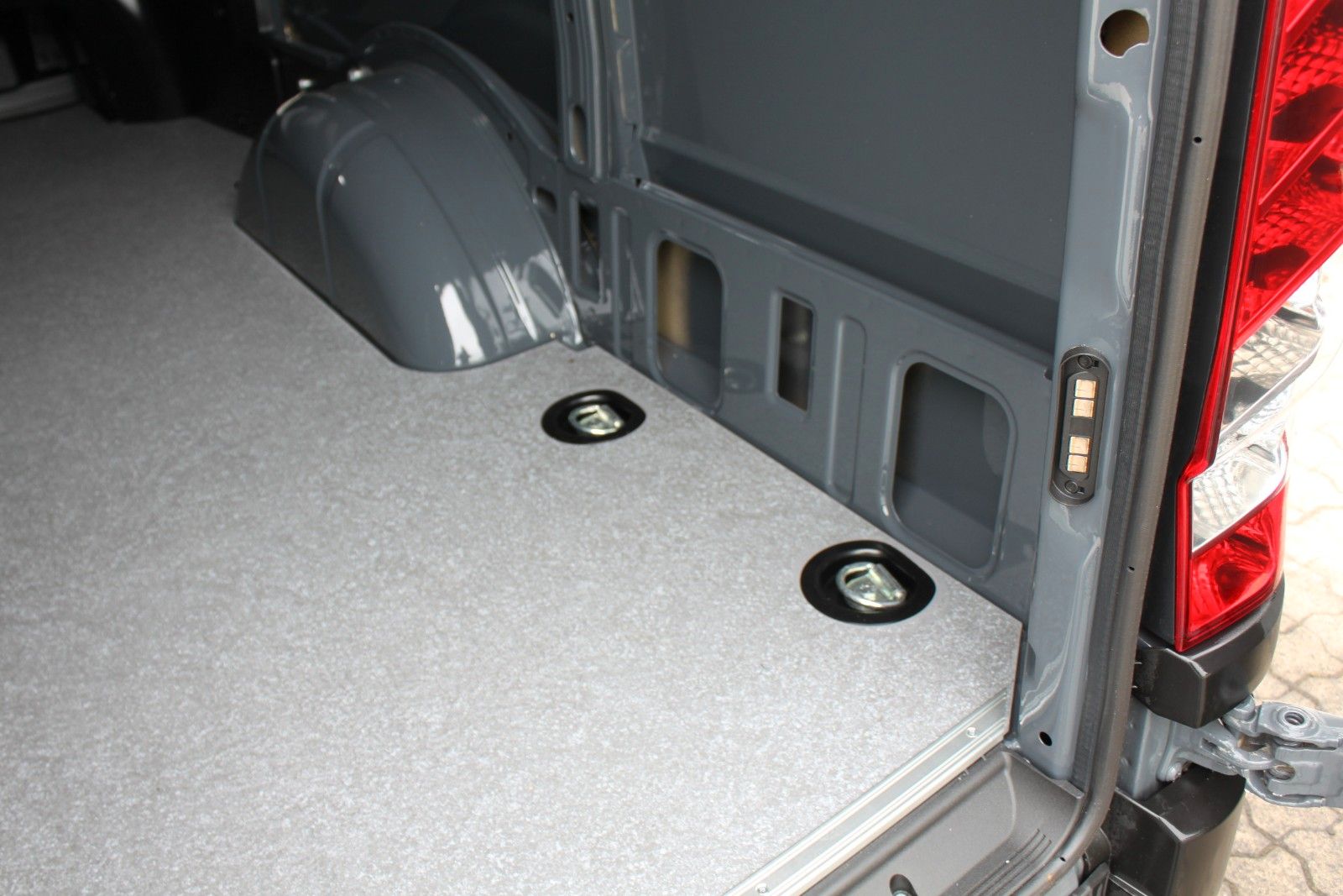 Fahrzeugabbildung Iveco Daily 35S18HA8 CRV Multicab/Automatik/Full-LED