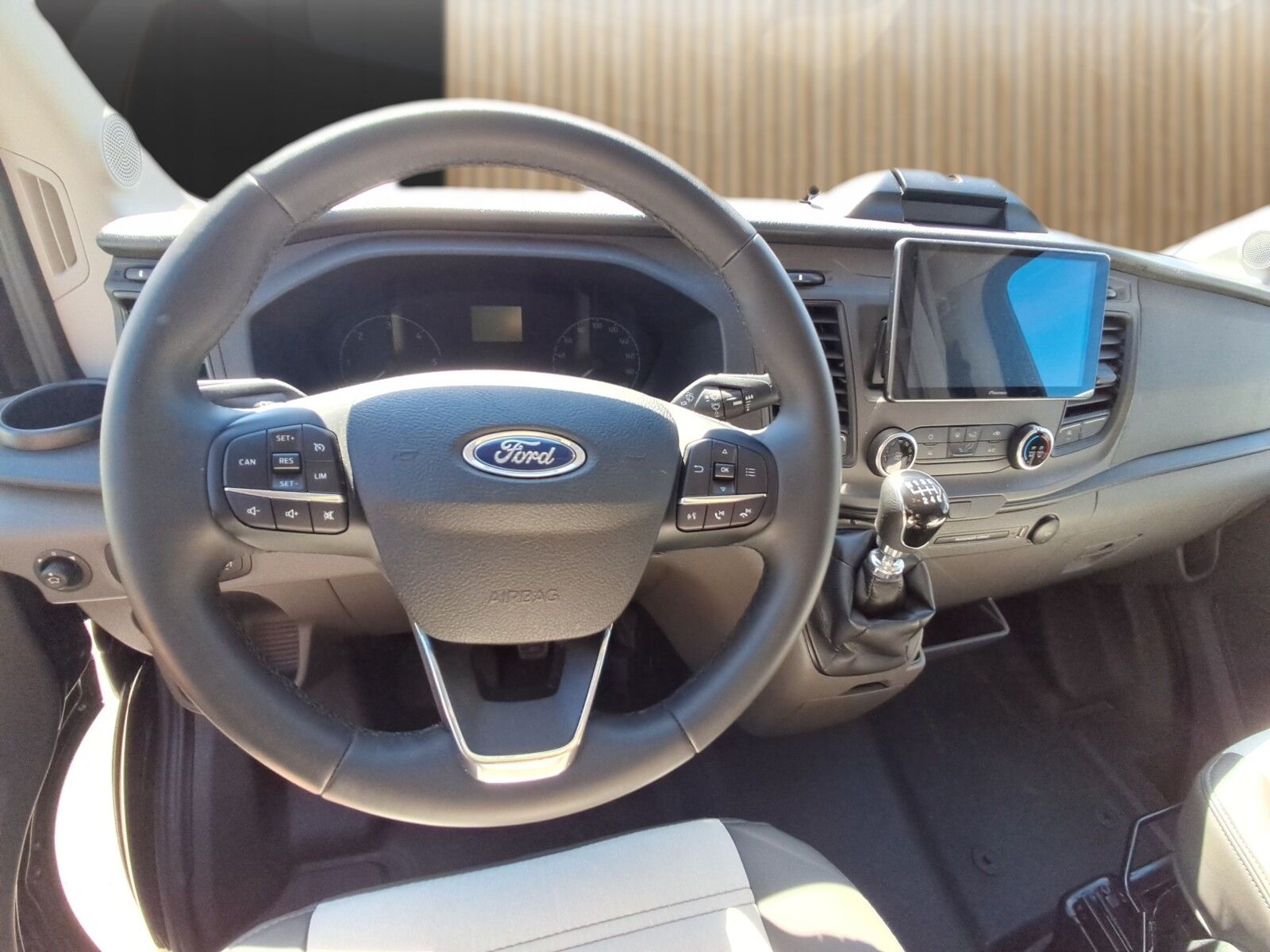 Fahrzeugabbildung Sunlight Adventure T Ford 680 Markise/SAT/TV/Solar/Navi