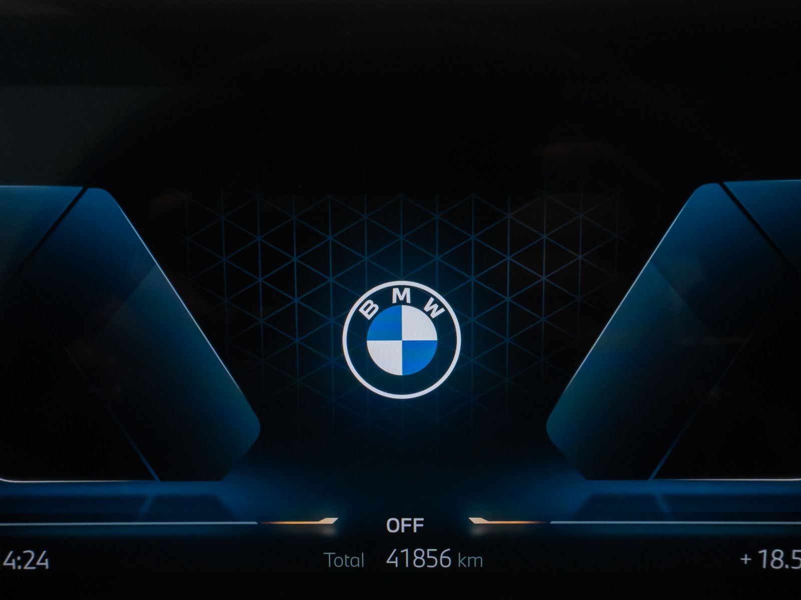 Fahrzeugabbildung BMW 318i DAB PDC Widscreen Geschwindigkeitsreg LED