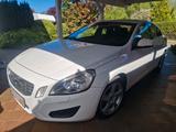 Volvo S60 D4 - Dunkelblau, weiß foliert - gebrauchte Volvo S60 aus dem Jahr 2012