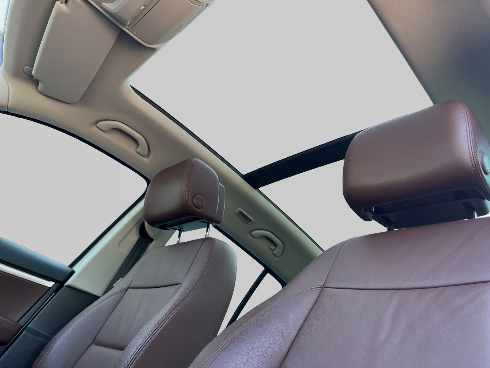 Fahrzeugabbildung Volkswagen Tiguan Sport & Style**4Motion**DSG**Leder**TOP**