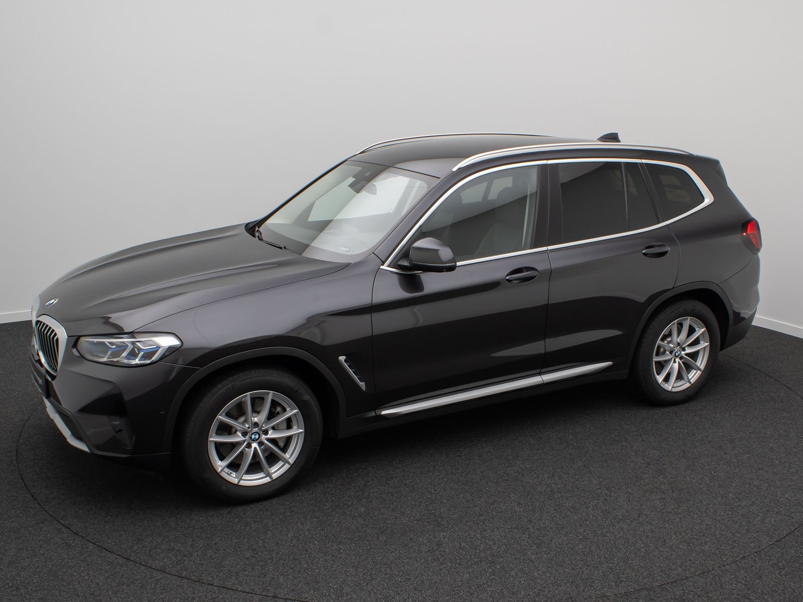 Fahrzeugabbildung BMW X3 xD30d Laser 360&deg; HUD DAB DisplKey Standhzng