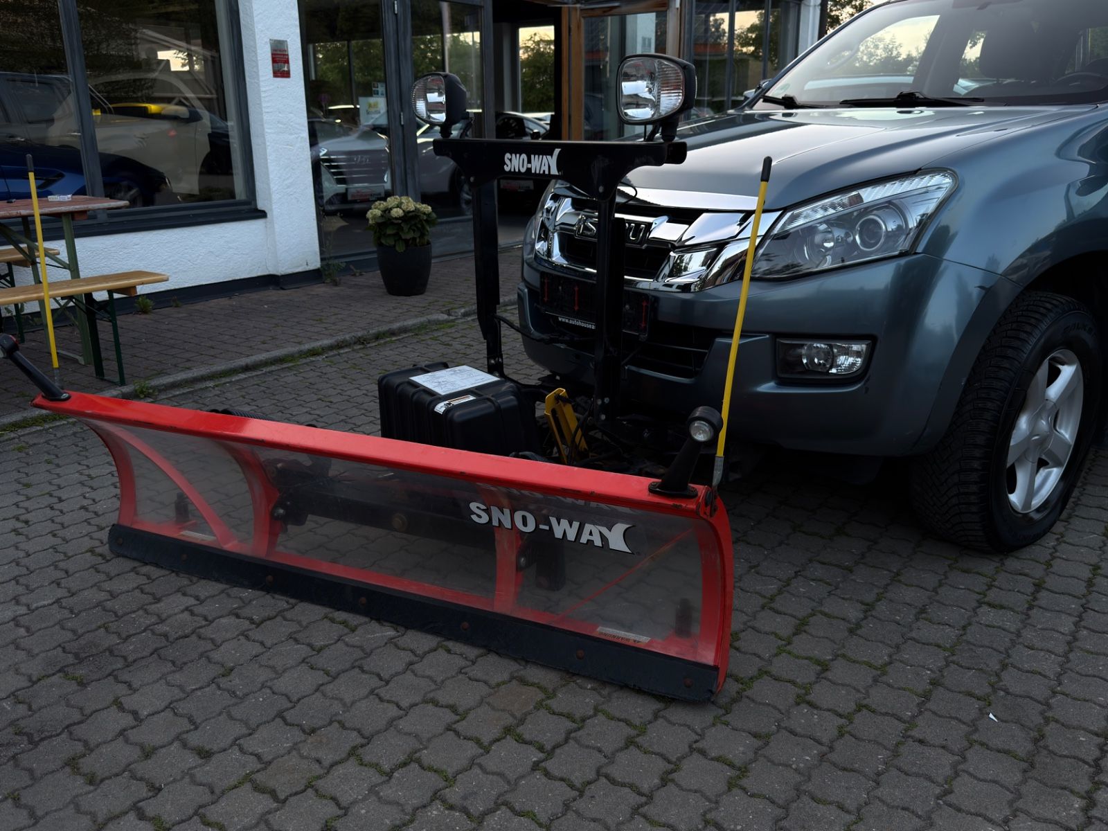 Fahrzeugabbildung Isuzu D-Max Double Cab 4WD Premium|SCHNEEPFLUG|AUTOMAT