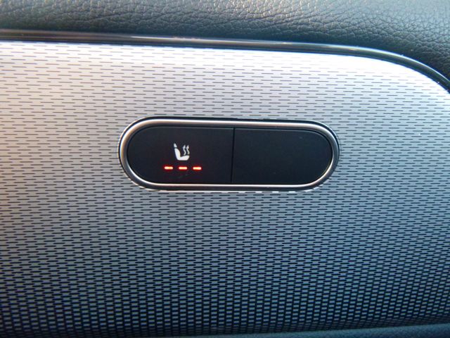 Fahrzeugabbildung Mercedes-Benz GLA 200 >AUT/LED/NAV/SHZ/Teilleder<