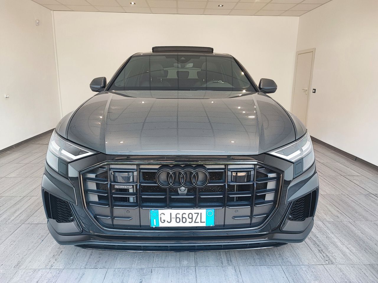 Audi Q8 55 TFSI e quattro tiptronic Sport imagem 2