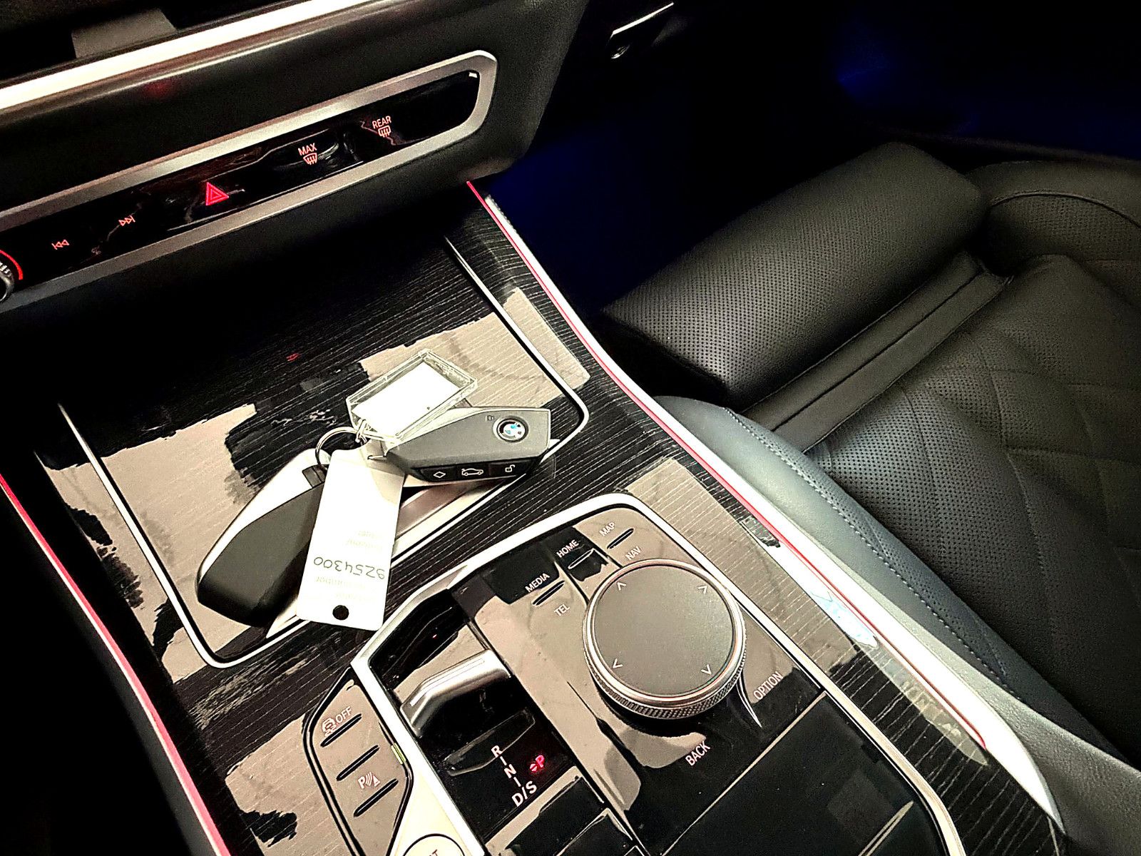 Fahrzeugabbildung BMW X5 30 d xDrive M Sport/HEAD-UP/360°/SOUND/AMBIEN