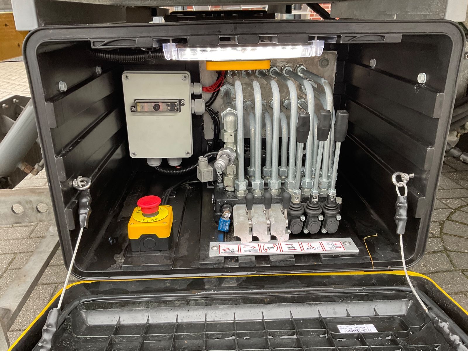 Fahrzeugabbildung Mitsubishi Fuso Canter,Abschleppbrille,Fahrzeugplateau