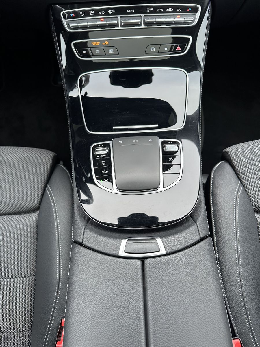 Fahrzeugabbildung Mercedes-Benz E 220d T Avantgarde NAV+LED+AHK+PANO+WIDESCREEN