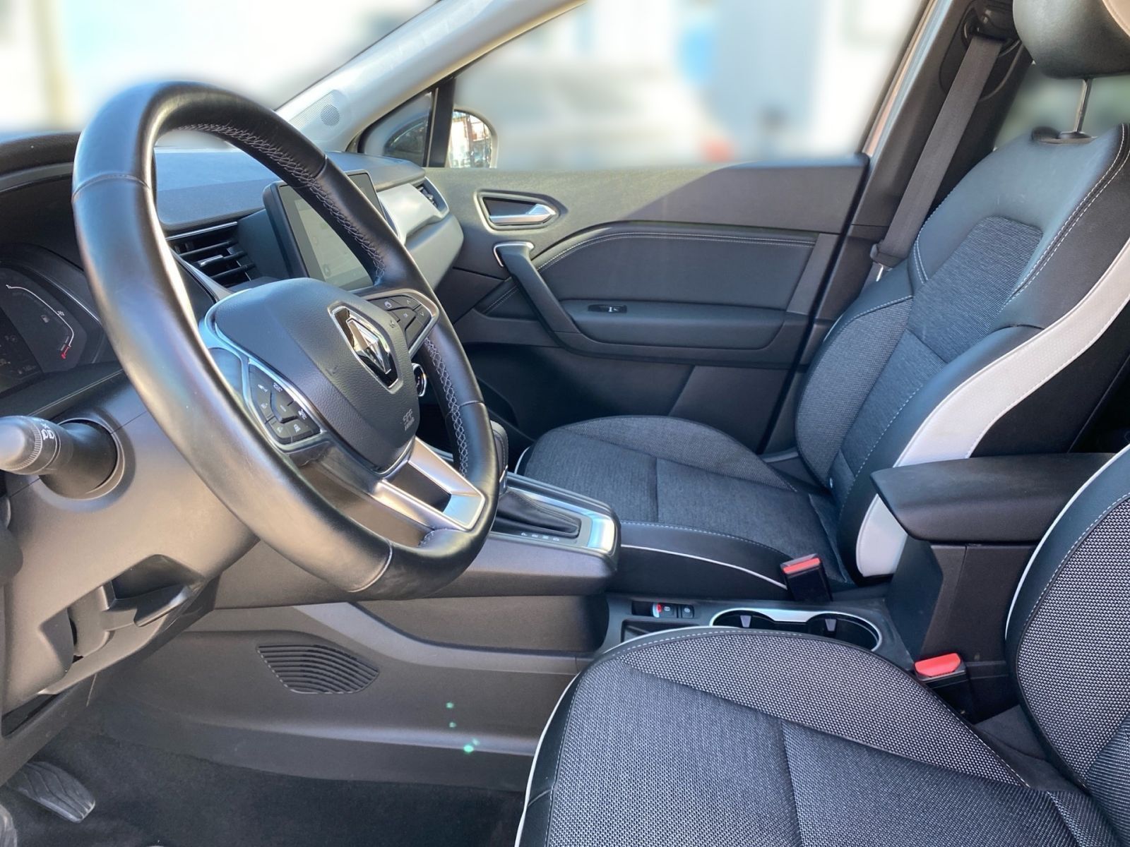 Fahrzeugabbildung Renault Captur 1.3 TCe 160 Autom. Mild-Hybrid Techno*GJR