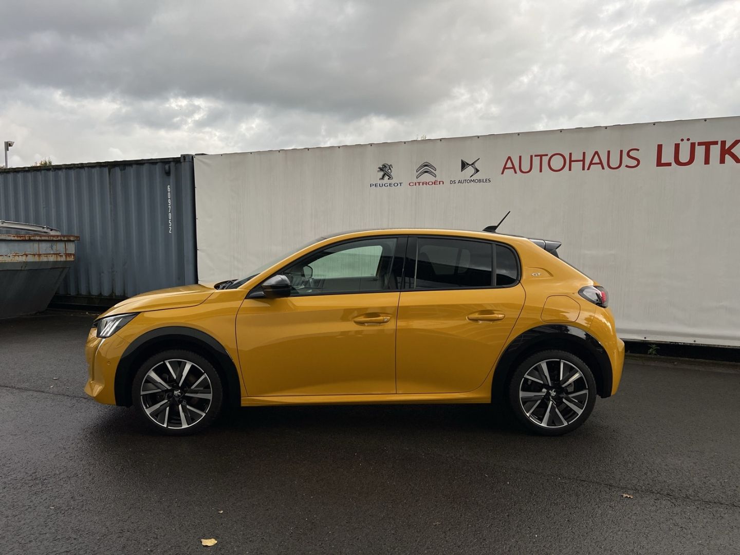 Fahrzeugabbildung Peugeot 208 GT 1.2 PureTech 100 Navi SHZ CarPlay