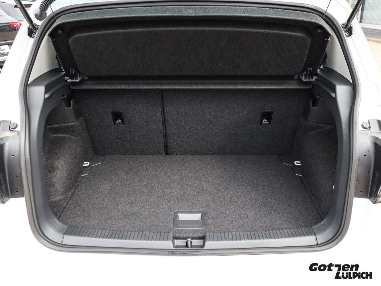 Fahrzeugabbildung Volkswagen T-Cross 1.0 TSI Life Navi ACC DSG IQ.DRIVE AHK
