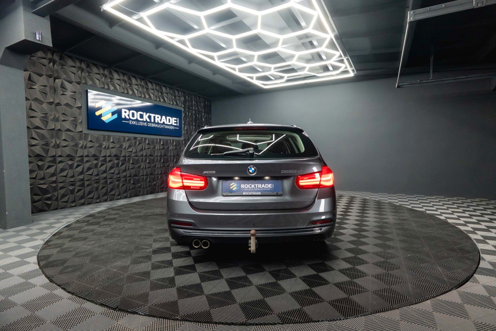 Fahrzeugabbildung BMW 335d xDrive Sport Line | LED | Pano | HUD | TÜV