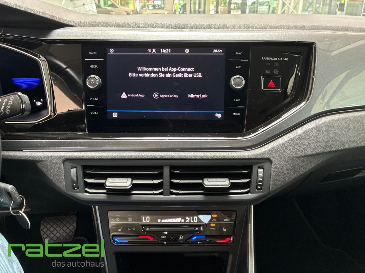 Fahrzeugabbildung Volkswagen Polo Style 1.0 TSI DSG ACC RFK LMF IQ Light Matr