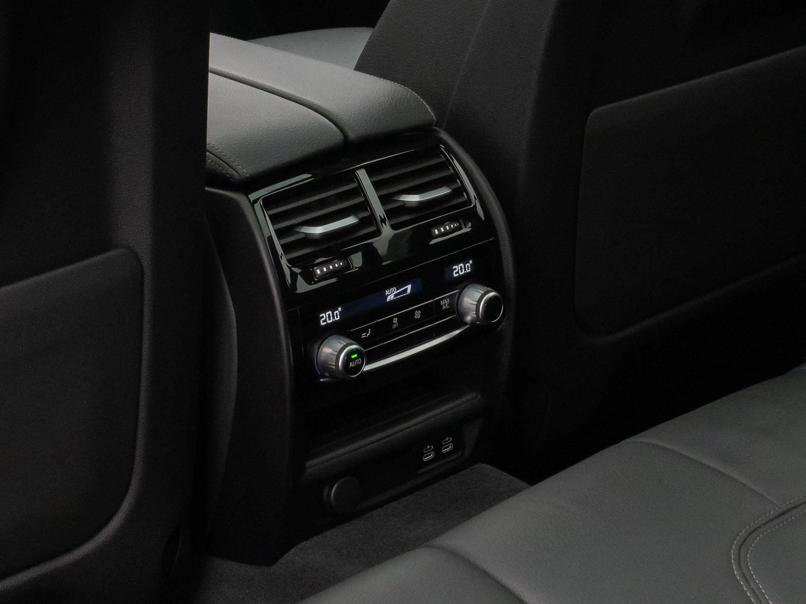 Fahrzeugabbildung BMW 520d xD Panorama Kamera HUD DAB H/K AHK Leder