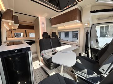 Westfalia Columbus 600 D AHK Stauraump. 350W SOLAR SKYVIEW