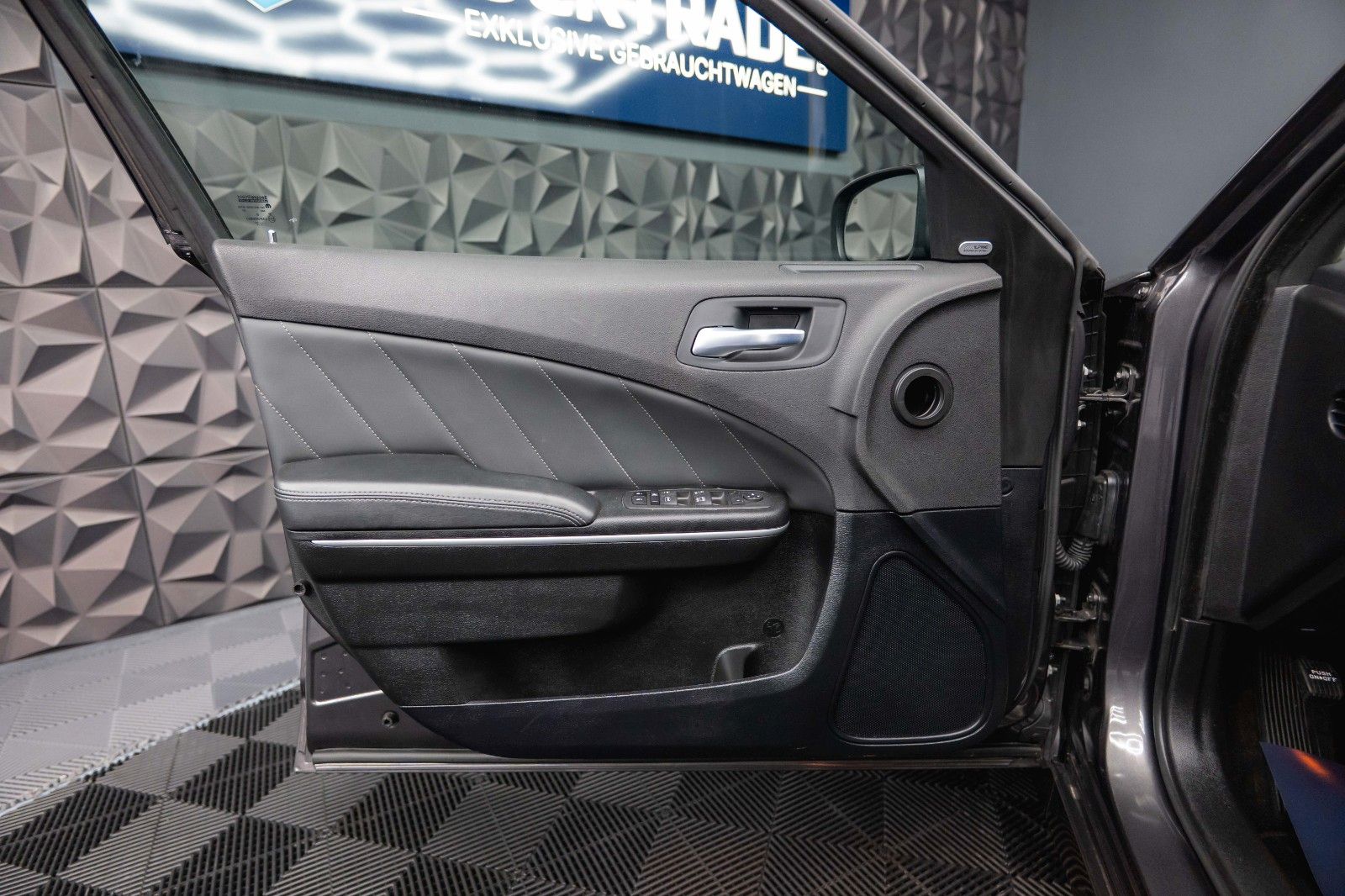 Fahrzeugabbildung Dodge Charger 6.4 V8 SRT 392 SCAT PACK Performance LED