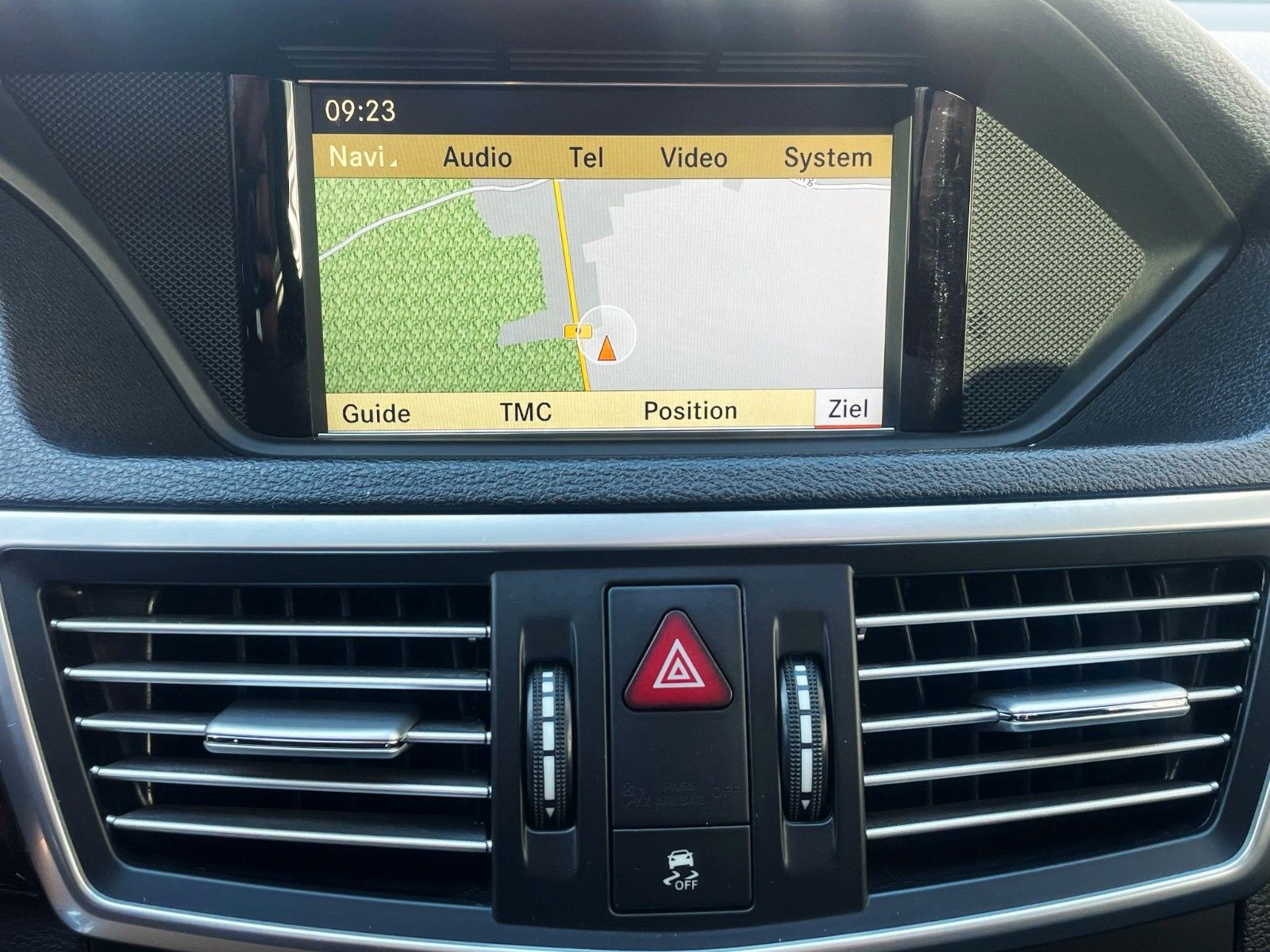 Fahrzeugabbildung Mercedes-Benz E 300 T CDI 7G AUT**AMG**LEDER NAVI GLASSD XENON