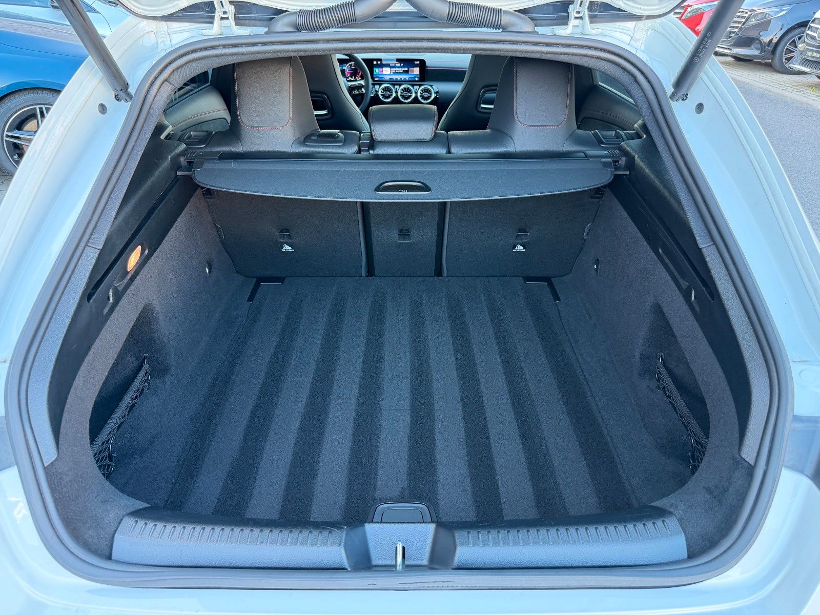 Fahrzeugabbildung Mercedes-Benz CLA 220d SB AMG+Pano+Distr+AHK+Night+Ambiente