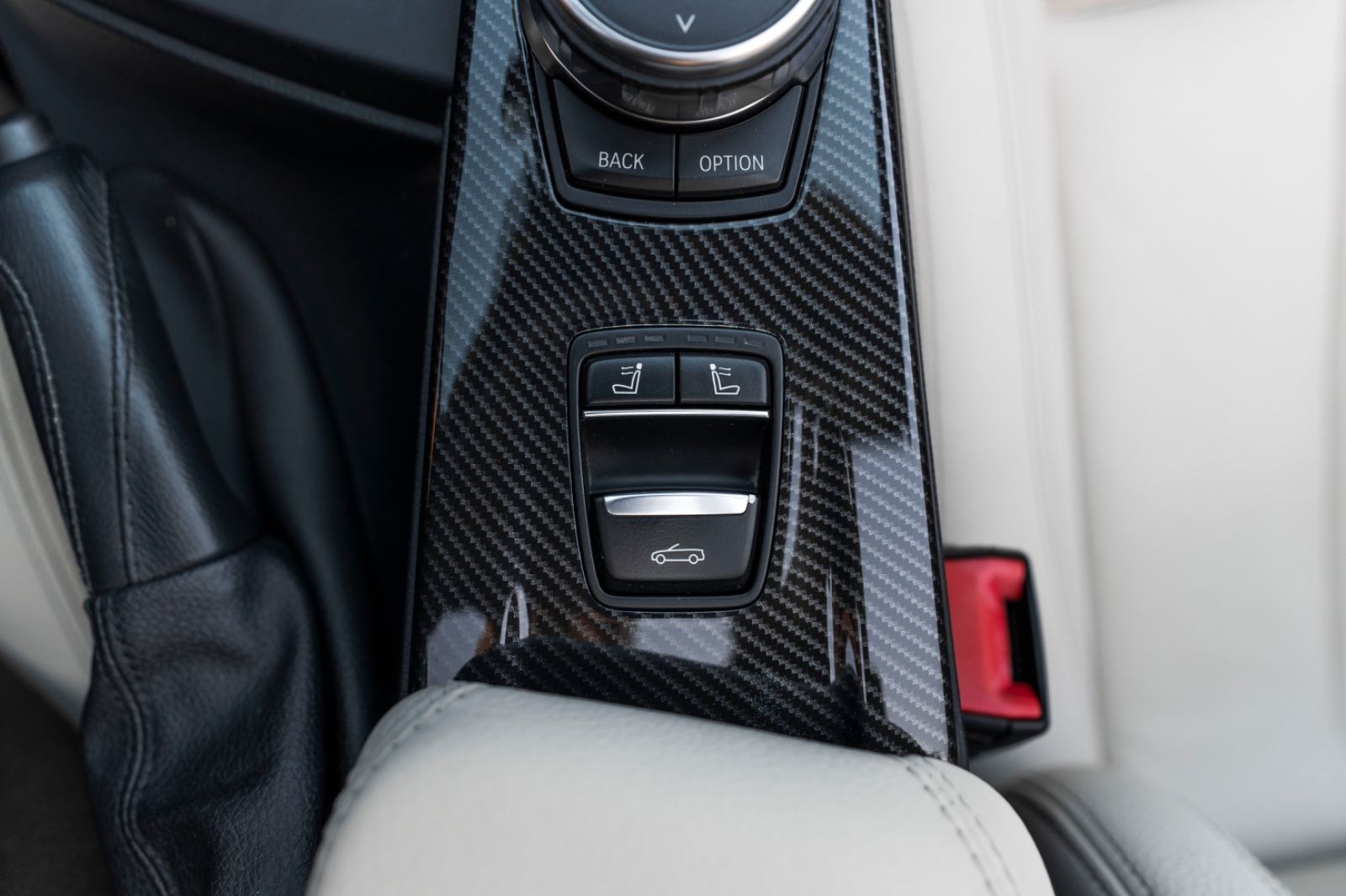 Fahrzeugabbildung BMW 430I Cabrio M-PERFORMANCE HUD H&K KAM CARPLAY