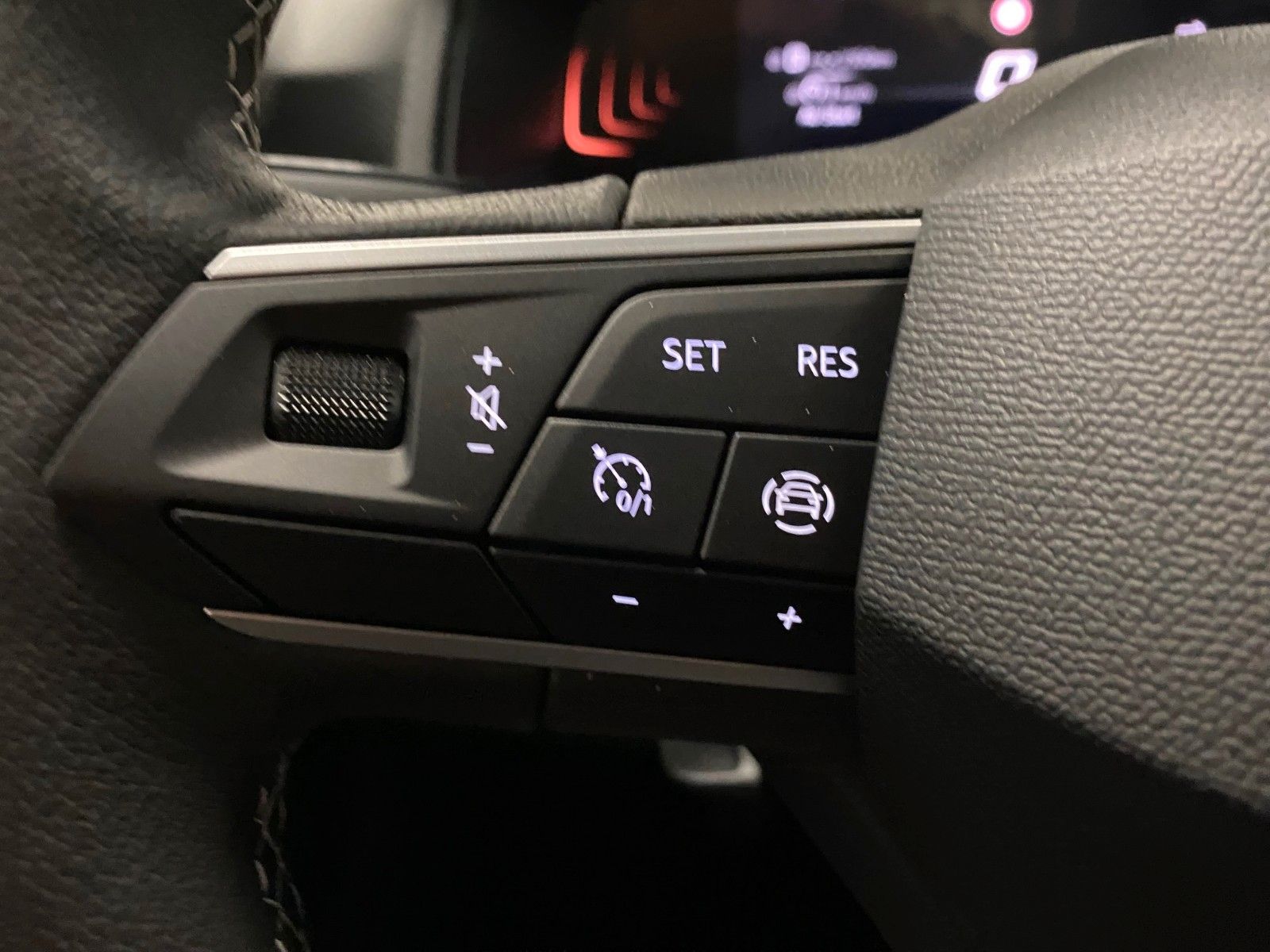 Fahrzeugabbildung SEAT Arona 1.0 TSI STYLE+2030 GARANTIE+Sitzheizung+BC