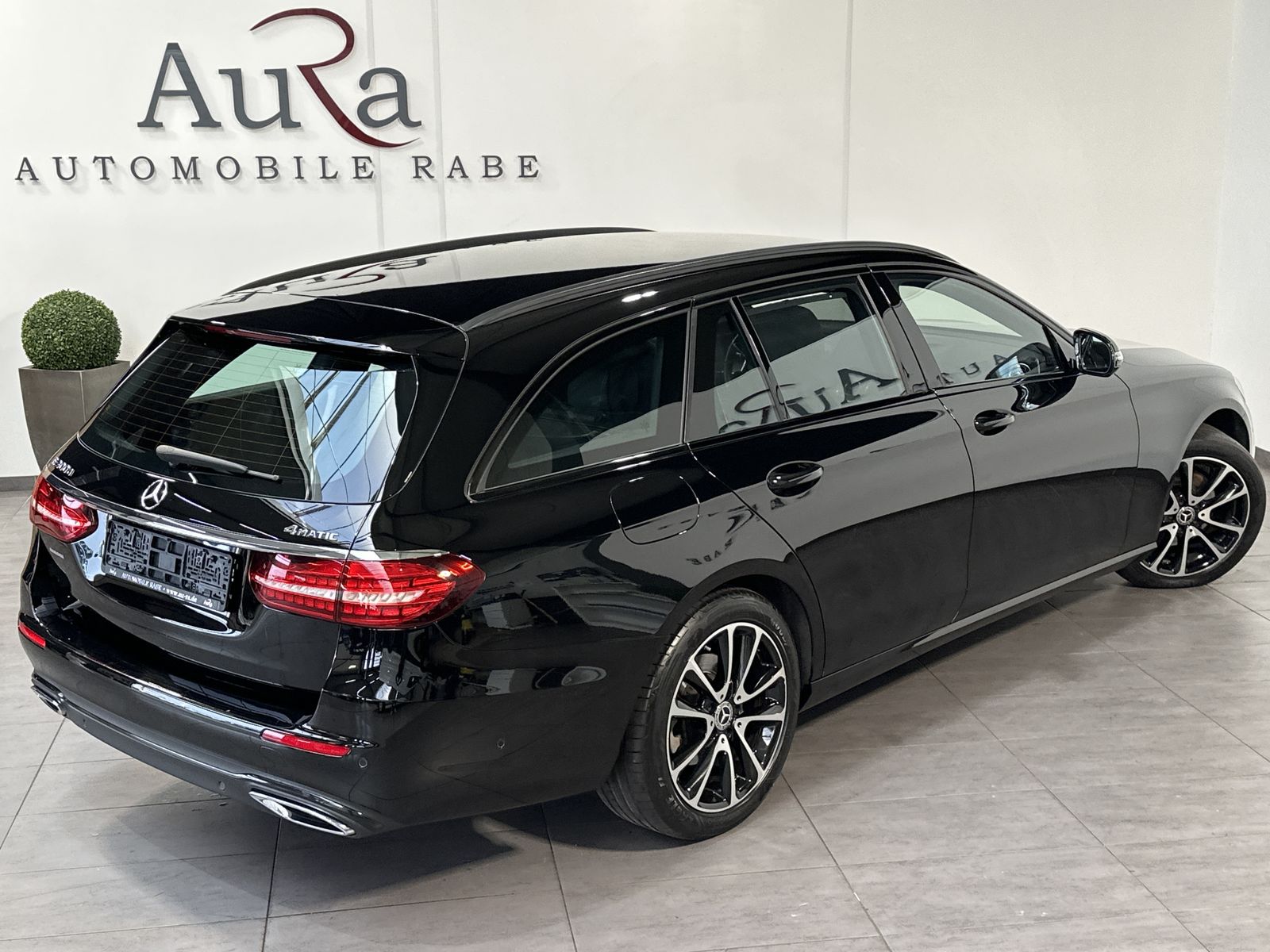 Fahrzeugabbildung Mercedes-Benz E 300d T Avantgarde 4M NAV+LED+AHK+BURMESTER+ACC