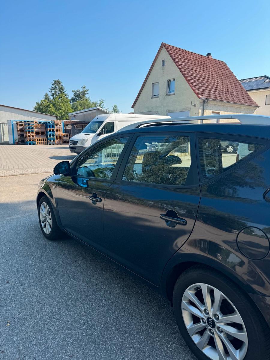 Kia cee'd 2009 — photo 6