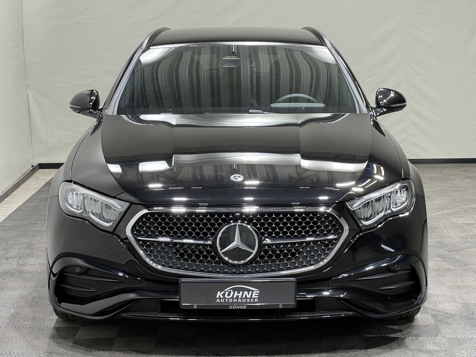 Mercedes-Benz E 220 T d 4M AMG Line Advanced Night+AHK+WinterP imagem 2