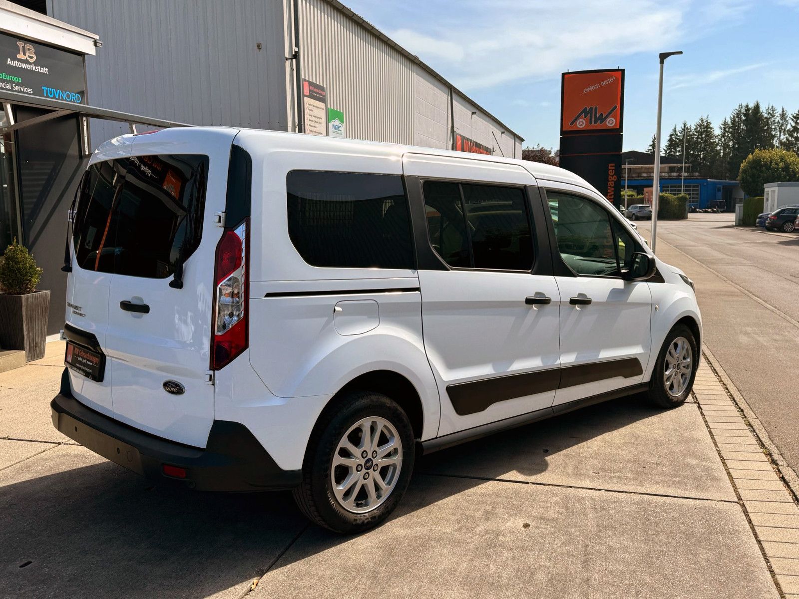 Fahrzeugabbildung Ford Transit Connect Kombi L2 1.5 EB Aut. Trend KAM