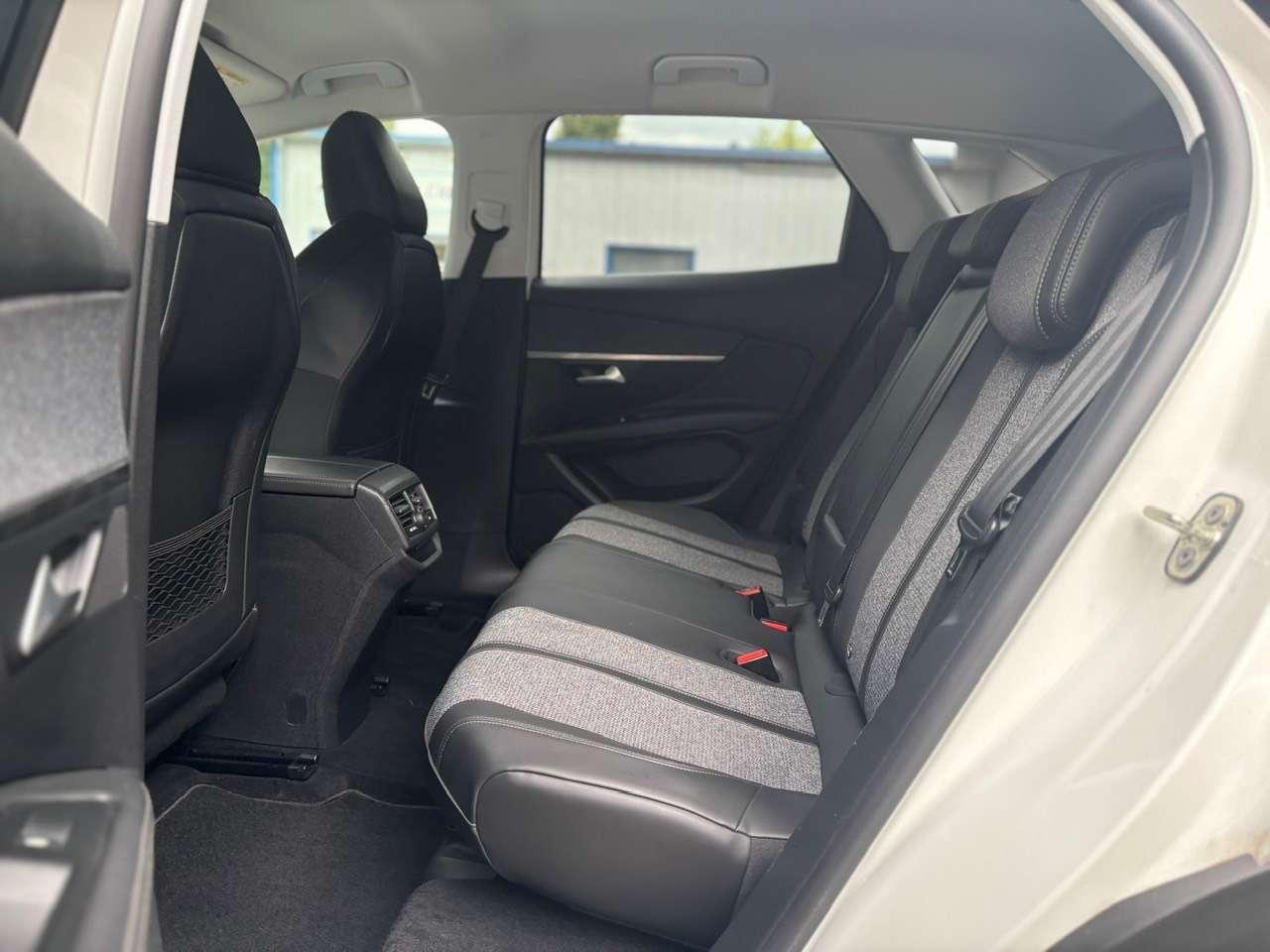 Peugeot 3008 1,2 / e-THP / PureTech / Automatik /  Allur