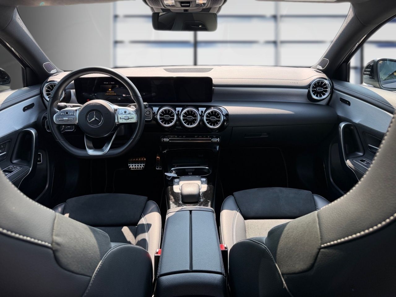 Fahrzeugabbildung Mercedes-Benz A 250 e AMG+PANO+NIGHT+STNHZ+DIS+MULTIB+BUR+SHZ