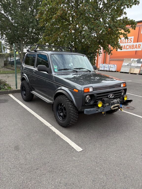Image of Lada Urban