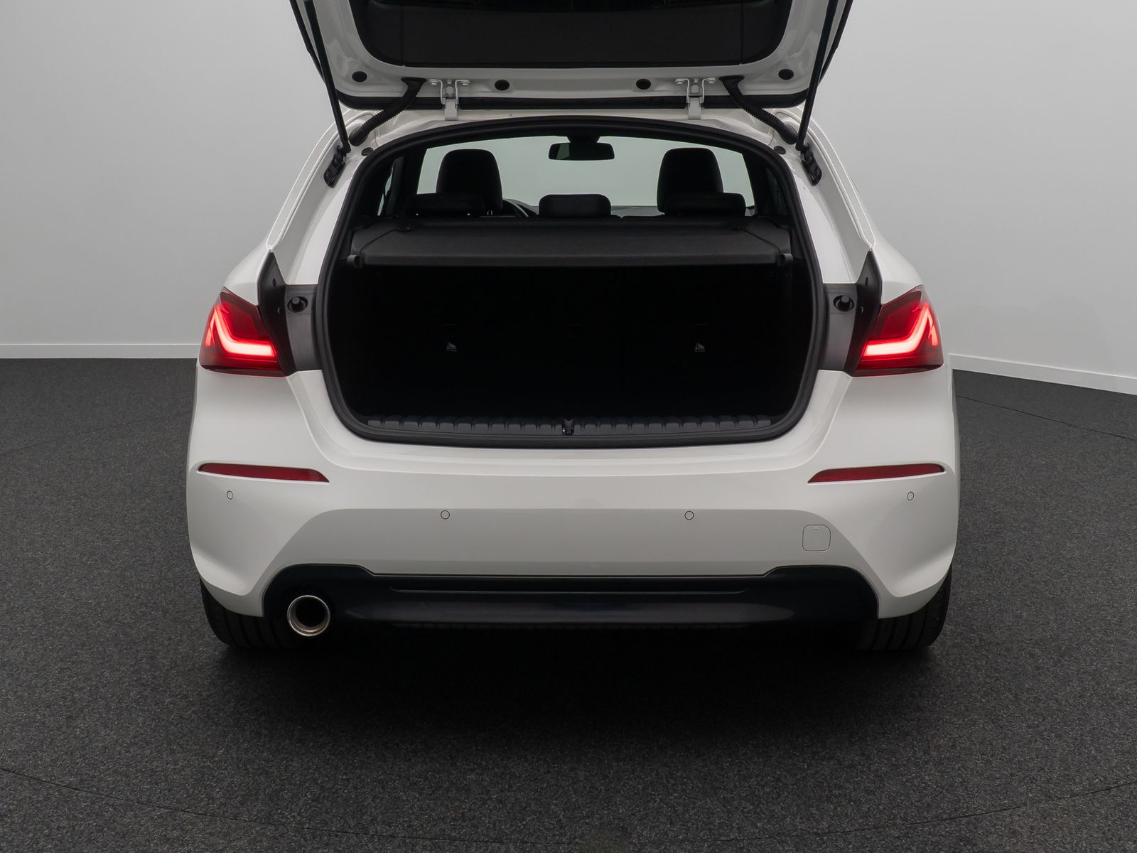 Fahrzeugabbildung BMW 118i Sport Line LED Navi DAB Tempomat