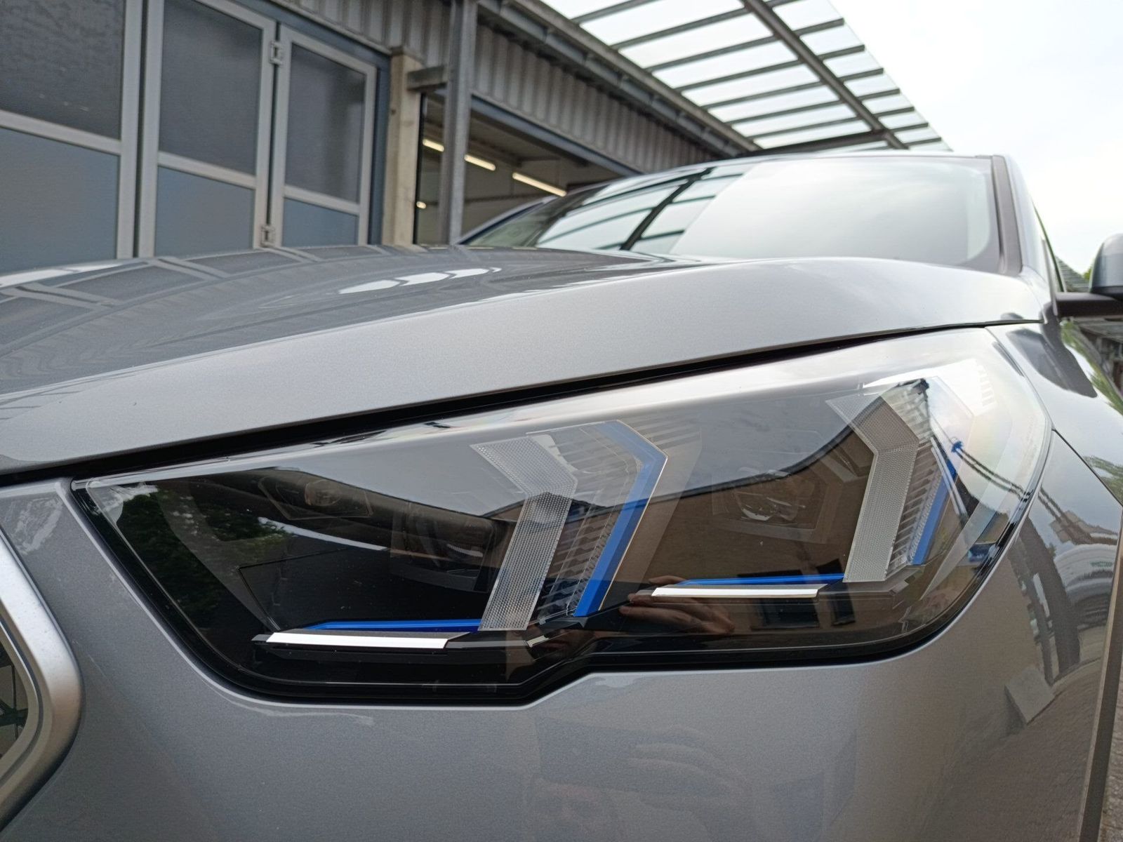 BMW iX2 - Bild 10