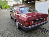 Mercedes-Benz Oldtimer 190E 2.3 5-Gang / b... - Mercedes-Benz 190 mit Benzin-Antrieb: Limousine, 2.5