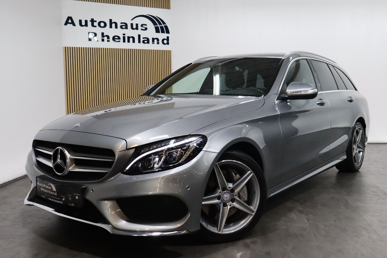 MERCEDES-BENZ C250 T*AMG*LEDER*AHK*STANDHEIZUNG*LED*COMAND
