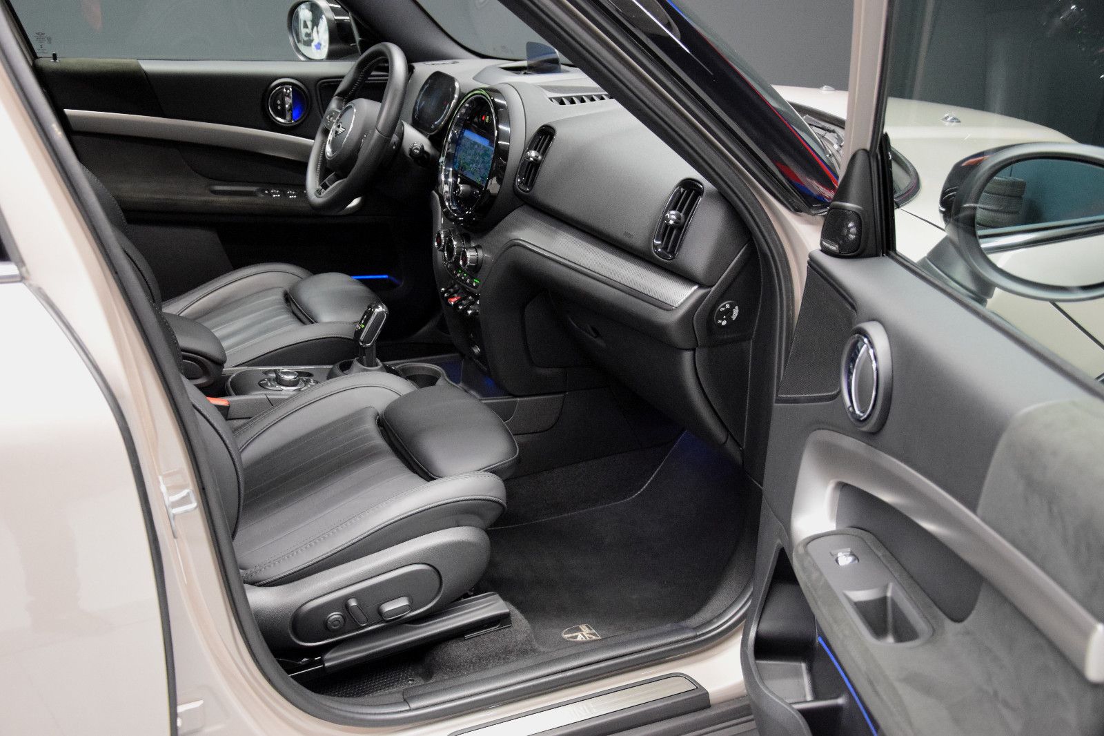 Fahrzeugabbildung MINI Cooper Countryman YOURS Pano HuD Leder Memory