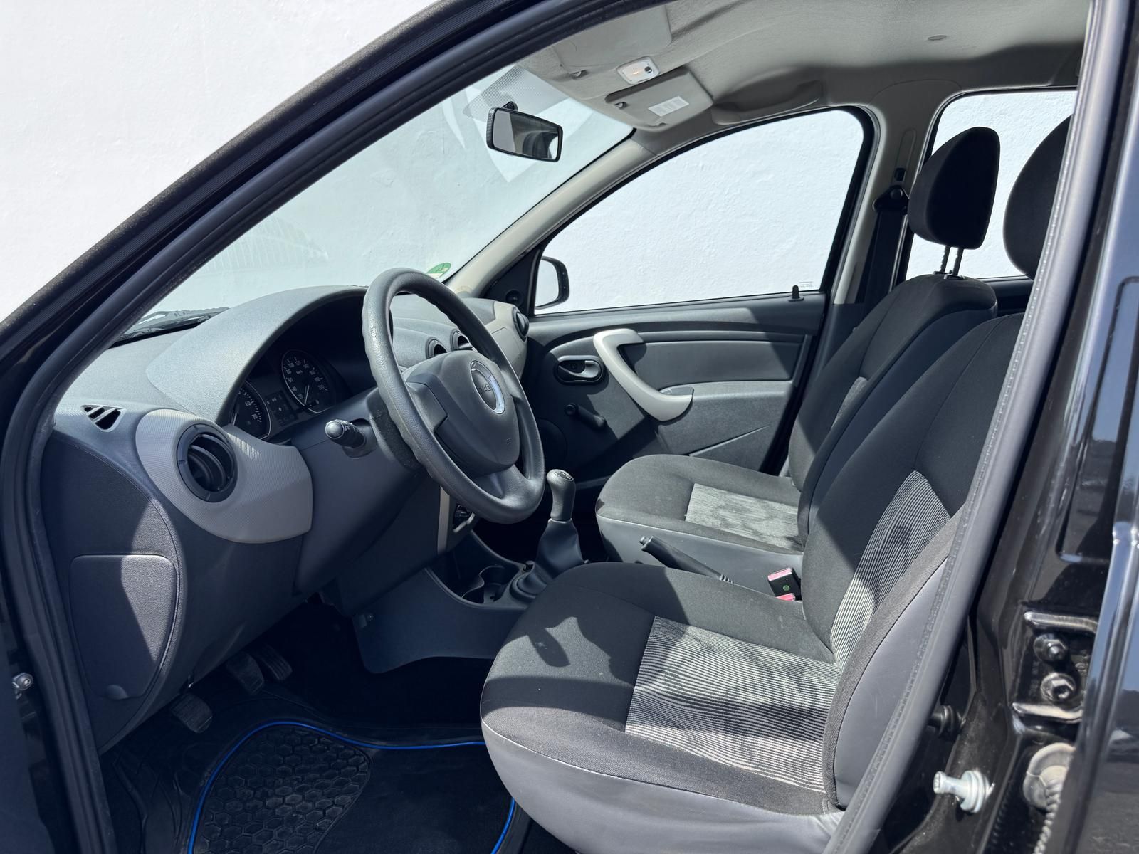 Fahrzeugabbildung Dacia SANDERO 1.4 AMBIANCE/ALLWETTER/SCHECKHEFT/5T