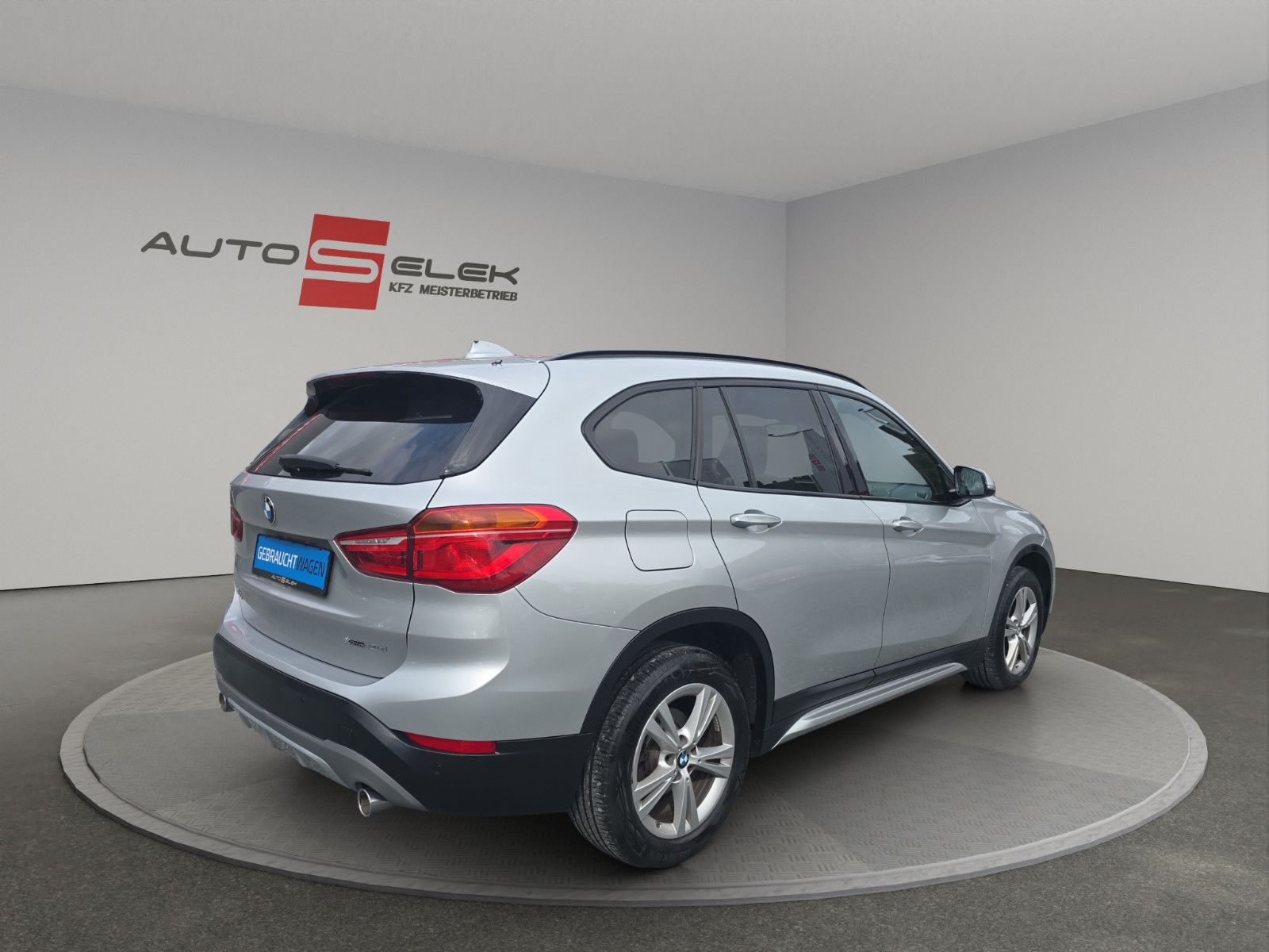 Fahrzeugabbildung BMW X1 xDrive 18 d Sport Line Advantage Parkassiste