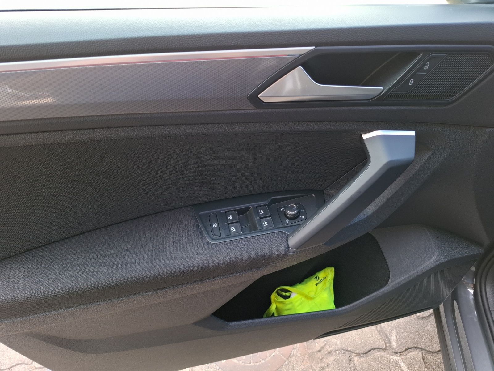 Fahrzeugabbildung Volkswagen Tiguan TDI Active LED Navi ACC Beifahrers. klapp
