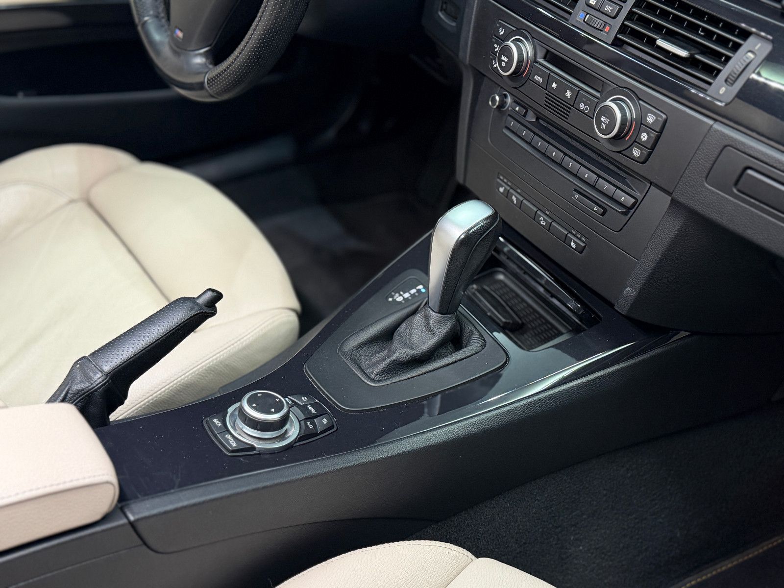 Fahrzeugabbildung BMW 335 i xDrive Touring|LEDER|NAVI|PANO