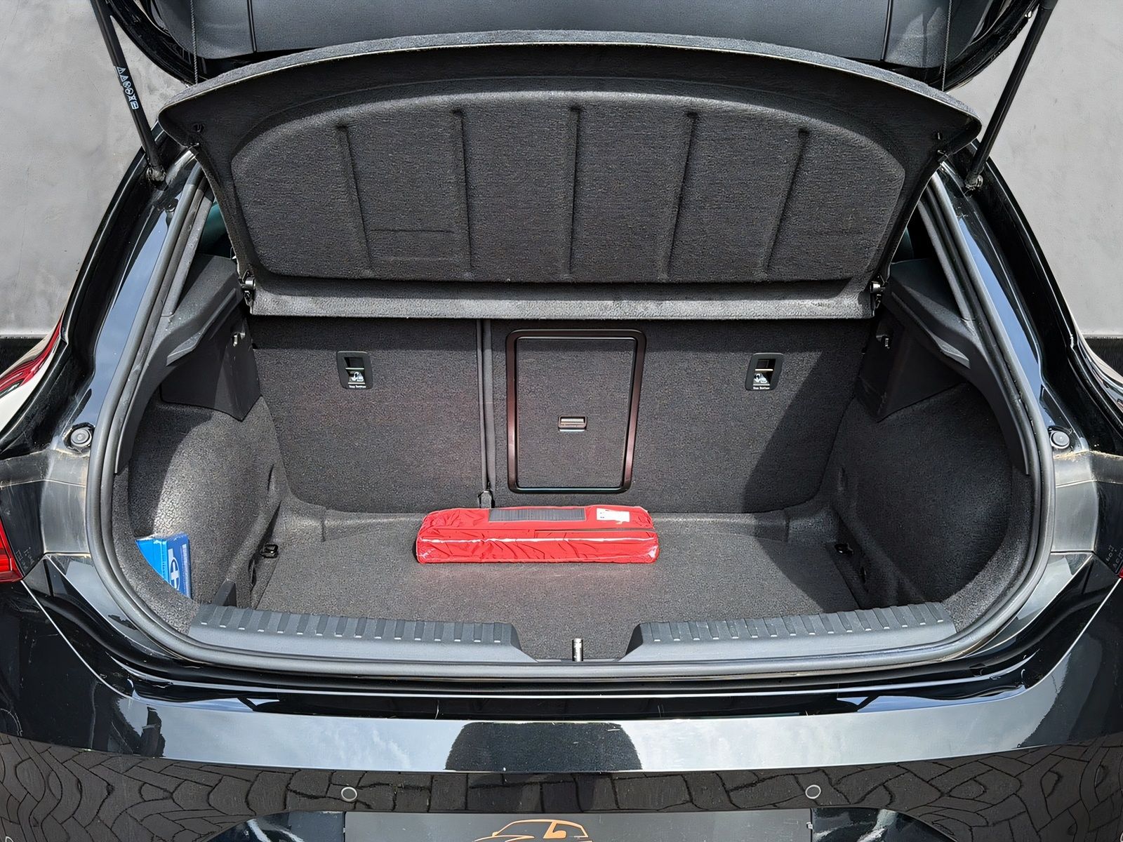 Fahrzeugabbildung SEAT Leon FR DSG NAVI BEATS ACC LED WINTER PAKET PDC